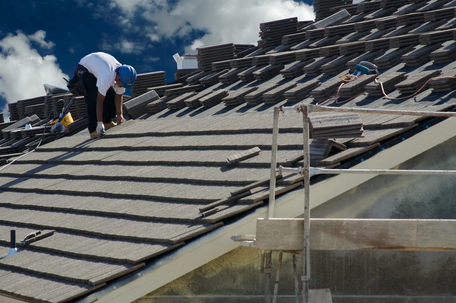 Emergency roof repair service